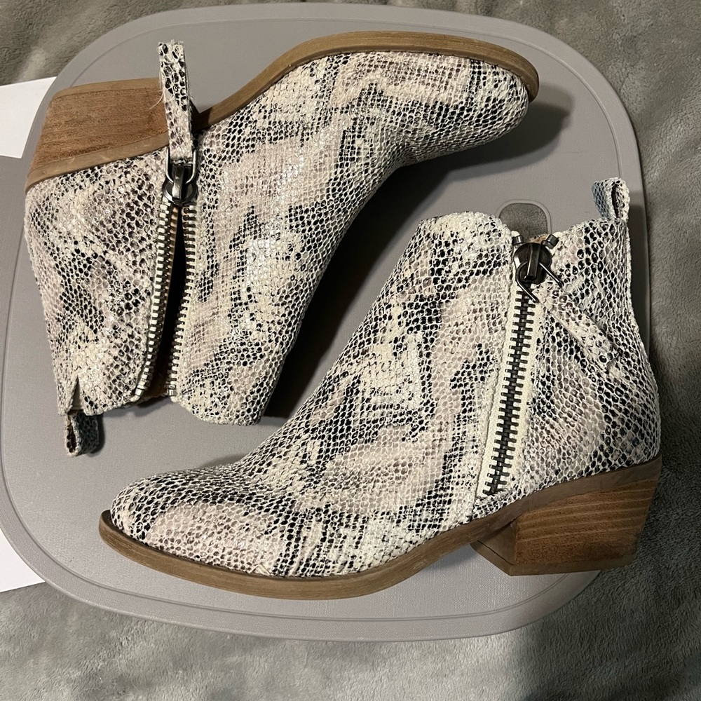 Snakeskin booties from Cavenders - size 8.5